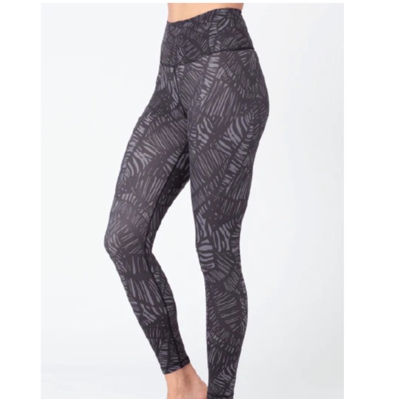 SOL & MANE Mudra Legging Charcoal Palm Size Medium - Picture 1 of 3